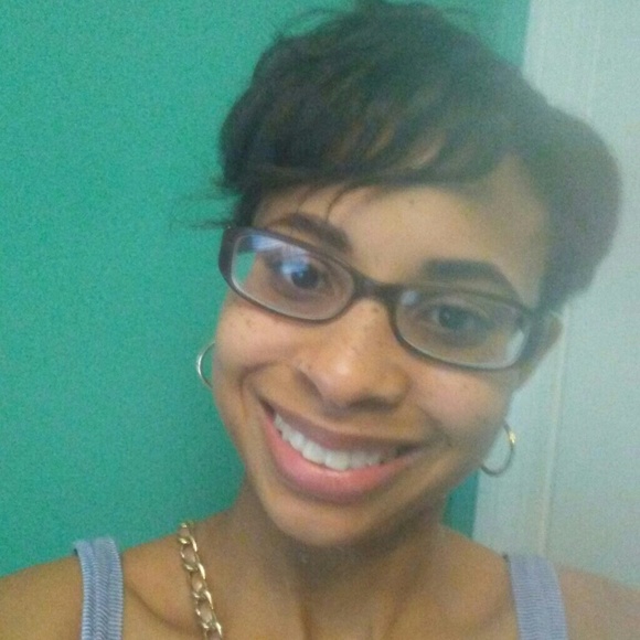 Meet your Posher, Taylor - Picture 4 of 5